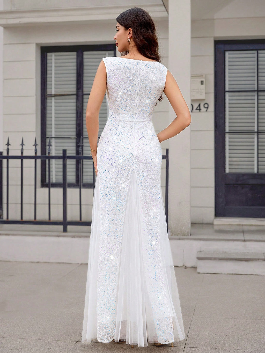 Luxury White Lace Bridal Dress for Women – Sweetheart Neckline Sequin Mesh Mermaid Hem Evening Gown with Slim Fit for Elegant Weddings