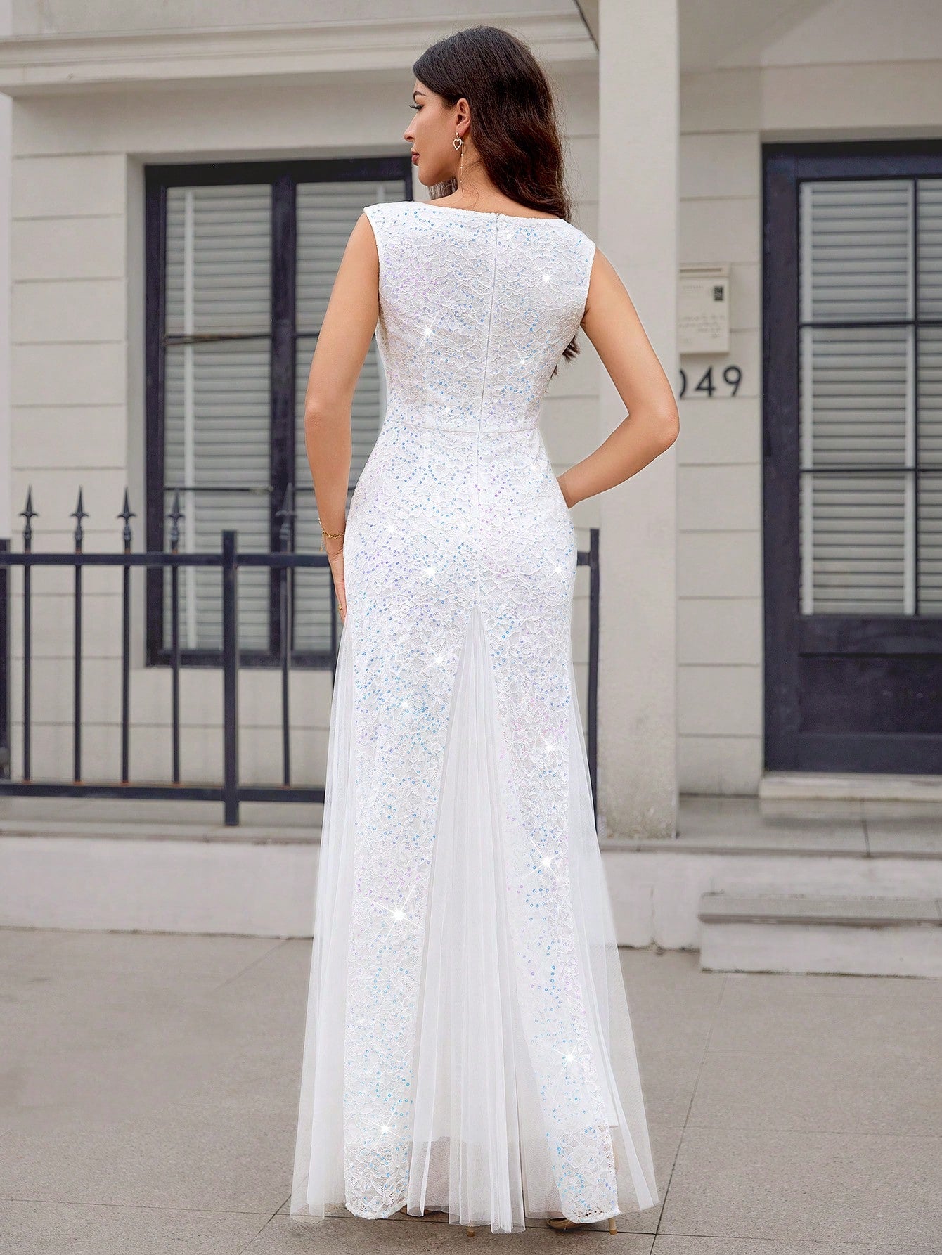 Luxury White Lace Bridal Dress for Women – Sweetheart Neckline Sequin Mesh Mermaid Hem Evening Gown with Slim Fit for Elegant Weddings